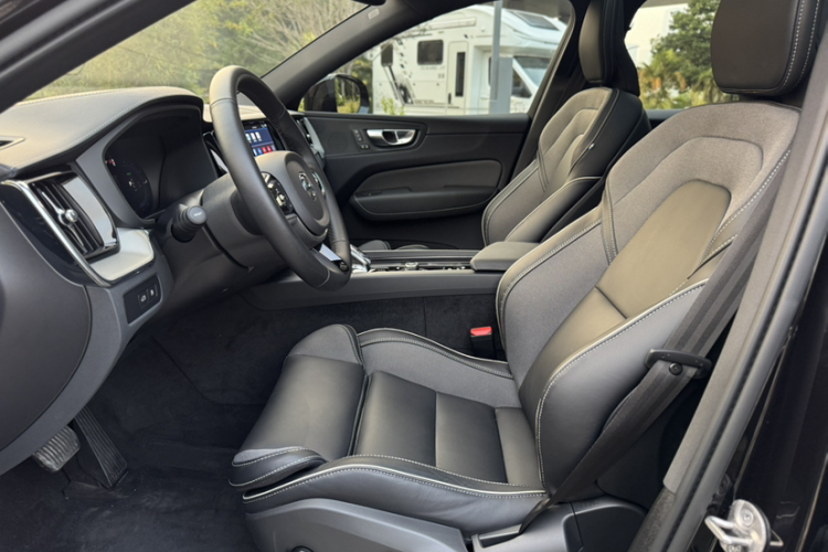 沃尔沃XC60新能源 2025款 插电式混动 长续航四驱智远极夜黑版局部细节19