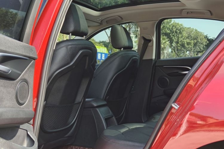 宝马1系 2018款 118i 运动型中控内饰7008