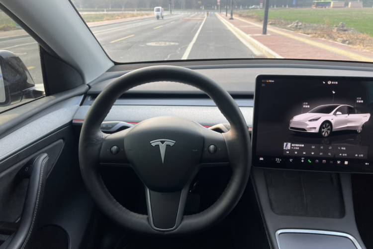 特斯拉 Model Y 2022款 后轮驱动版中控内饰7004