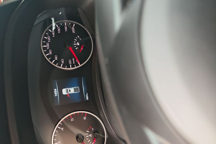 长城 炮 2023款 2.0T商用版自动柴油四驱精英型长箱GW4D20M中控内饰15