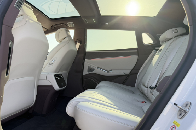 腾势Z9GT 2024款 1100四驱Max版中控内饰7003