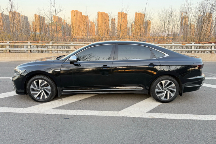 大众 帕萨特新能源 2023款 430PHEV 混动精英版车身外观6008