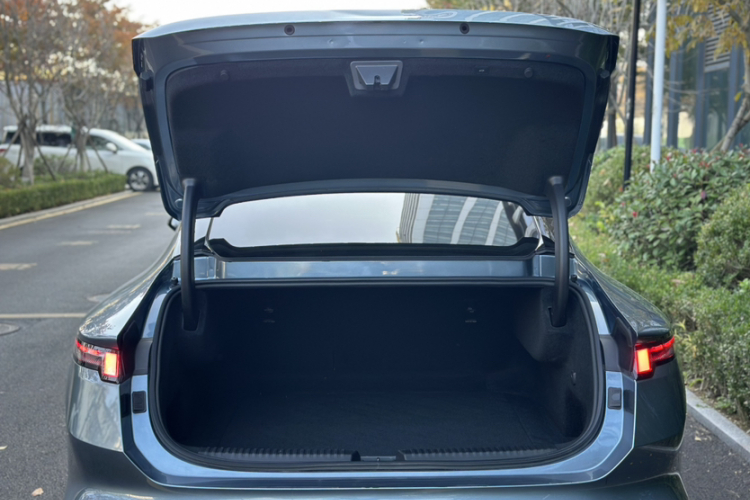 领克Z10 2024款 95kWh 702km四驱智驾Ultra局部细节23