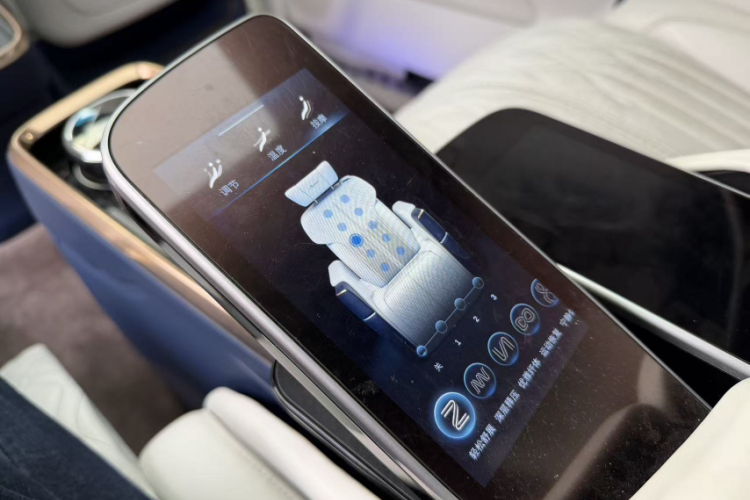 别克GL8 2020款 Avenir艾维亚 四座尊礼版中控内饰7001