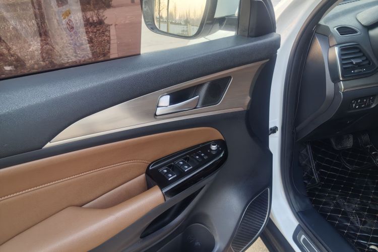 长安CS95 2017款 2.0T 两驱智途版中控内饰7002