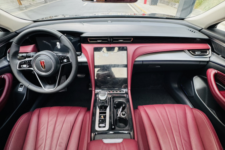 红旗H5 2023款 2.0T 自动智联旗畅版中控内饰7001