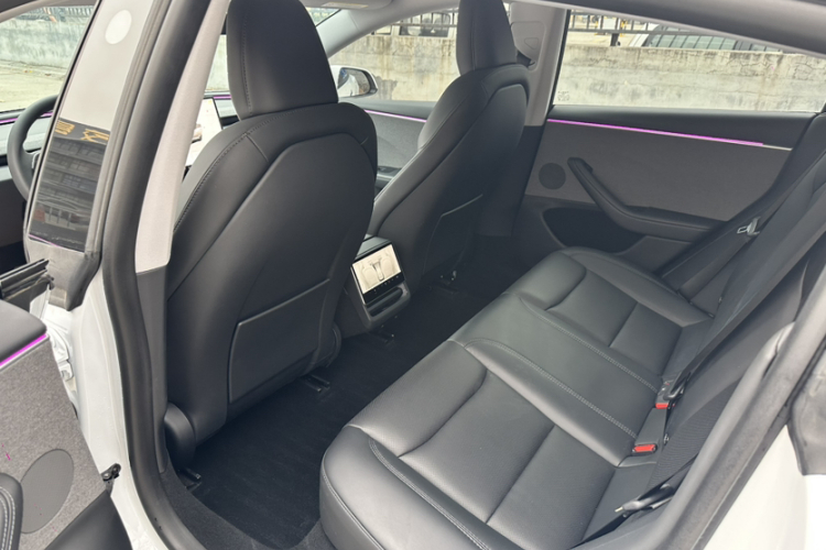 特斯拉 Model 3 2023款 后轮驱动版中控内饰7001