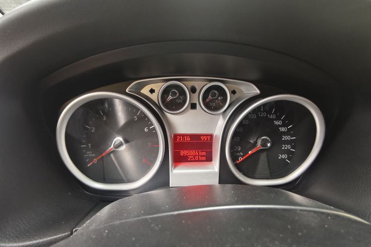 福特 福克斯 2013款 两厢经典 1.8L 自动基本型中控内饰15