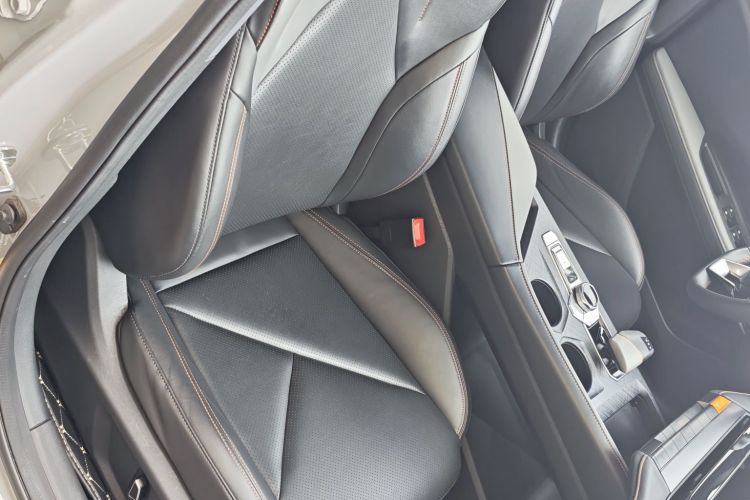 长安UNI-V 2022款 1.5T 智慧领航型局部细节41