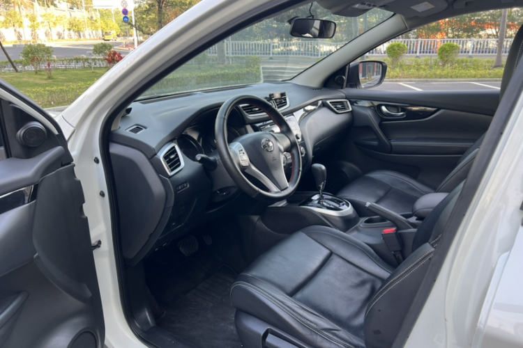 日产 逍客 2016款 2.0L CVT精英版中控内饰7004