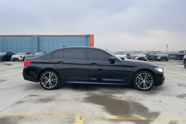 宝马5系 2019款 改款 530Li 尊享型 M运动套装车身外观6002