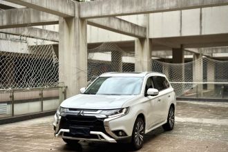 三菱 欧蓝德 2021款 2.4L 四驱致享版 7座