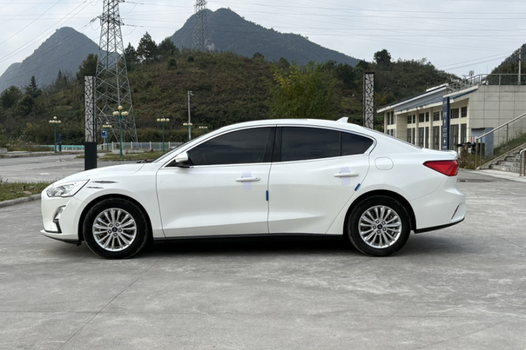 福特 福克斯 2019款 三厢 EcoBoost 180 自动锋潮型车身外观6001