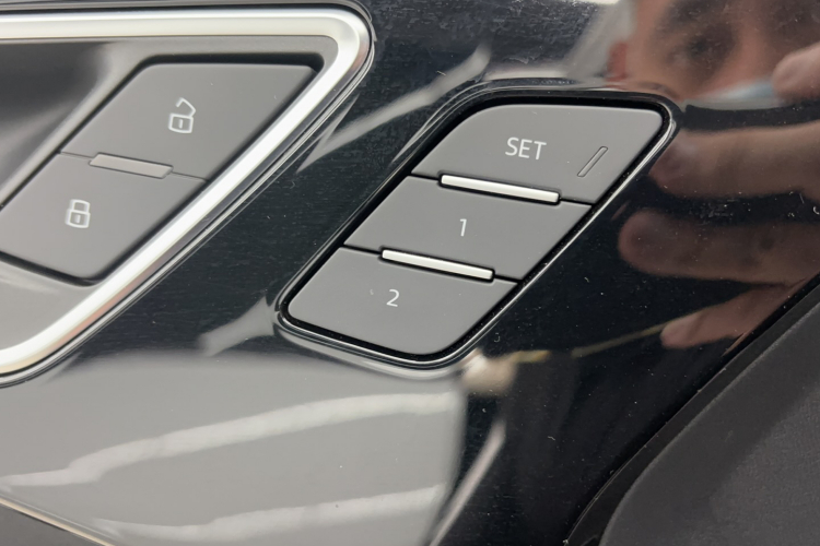 奥迪Q4 e-tron 2024款 50 e-tron quattro 创境曜夜版中控内饰7003