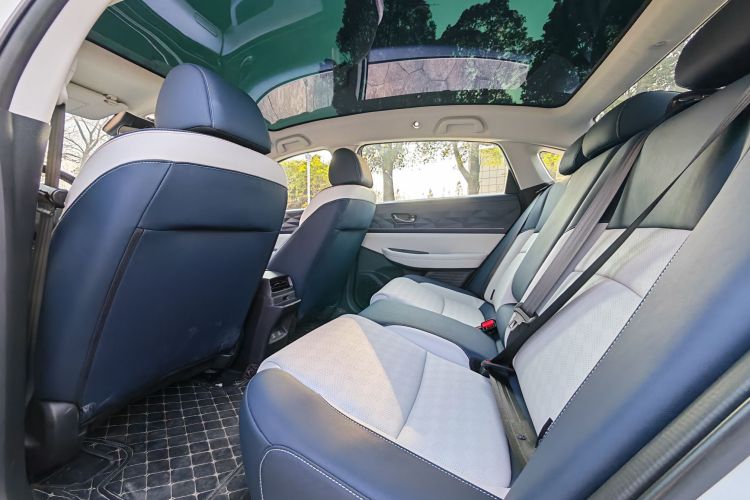 灵悉L 2025款 头号玩家版+超级加倍选装包中控内饰7002