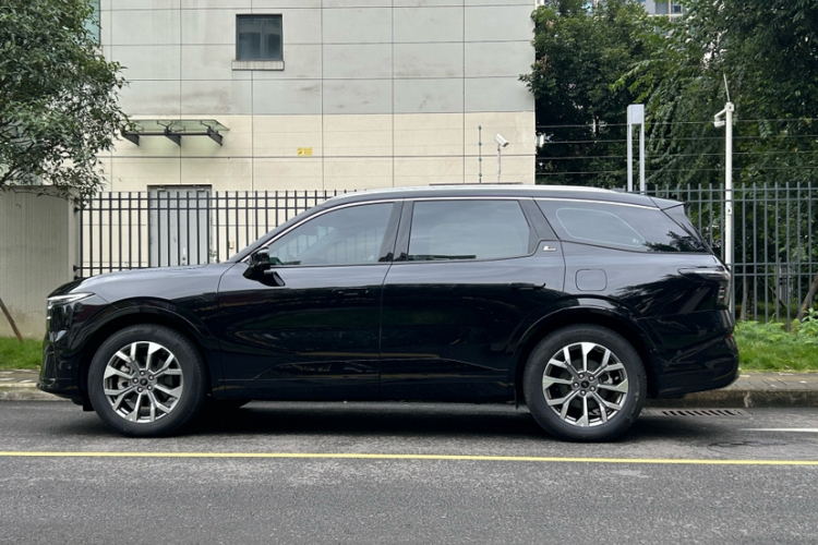 福特 2023款 锐界L 2.0T EcoBoost E混动四驱七座至尊型车身外观6011