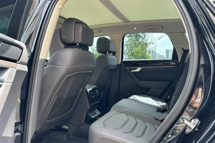 大众 途锐 2022款 2.0TSI 锐尚版中控内饰7004