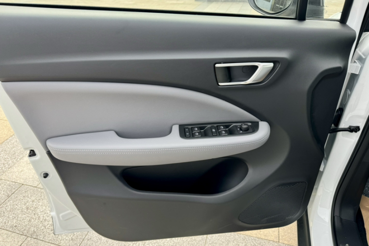 零跑汽车 零跑T03 2025款 310舒享版车身外观6003