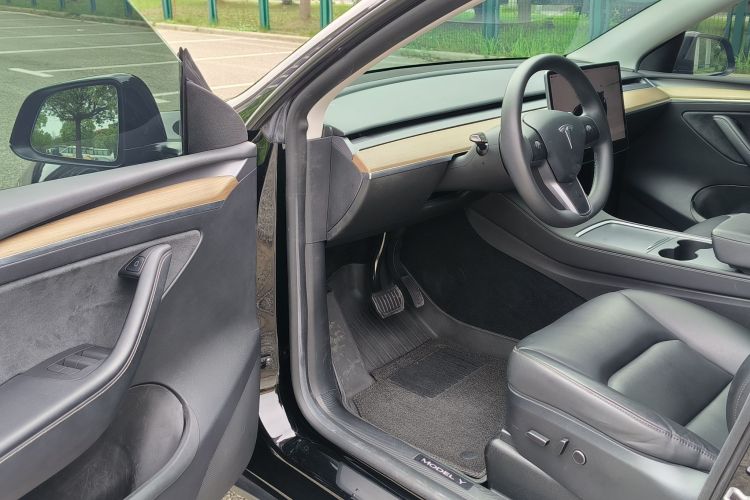 特斯拉 Model Y 2022款 改款 后轮驱动版中控内饰7004