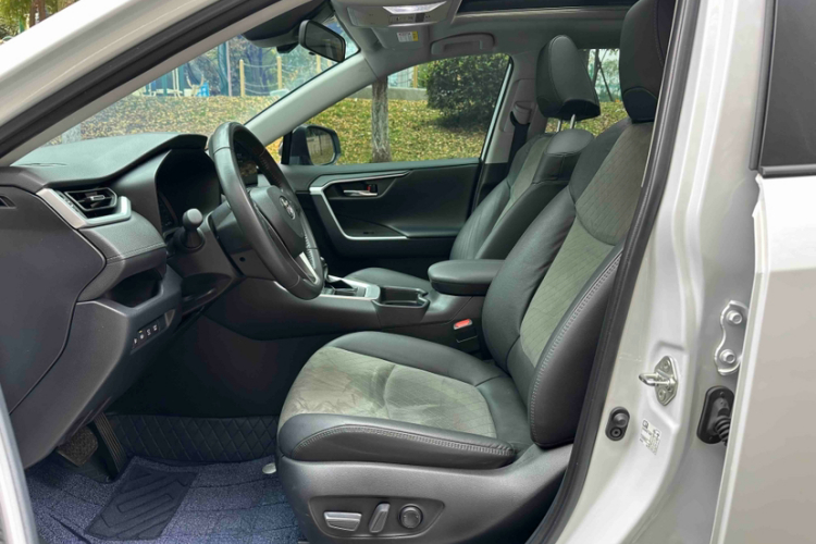 丰田 RAV4荣放 2023款 2.0L CVT四驱探险Plus版局部细节19
