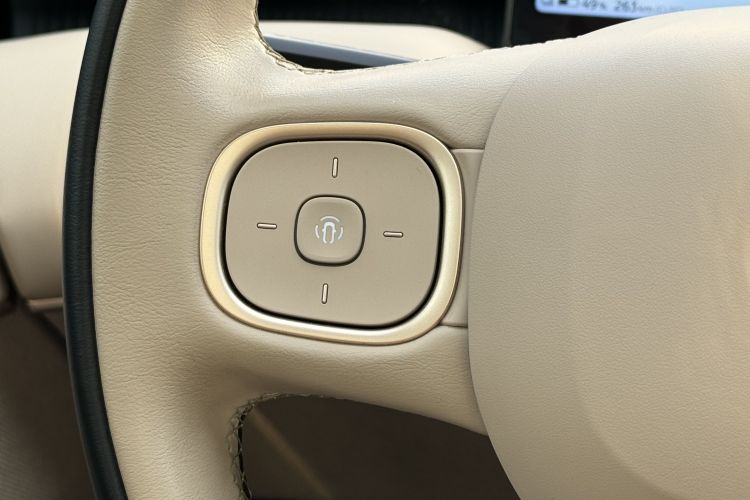 蔚来ET5 2022款 75kWh中控内饰7006