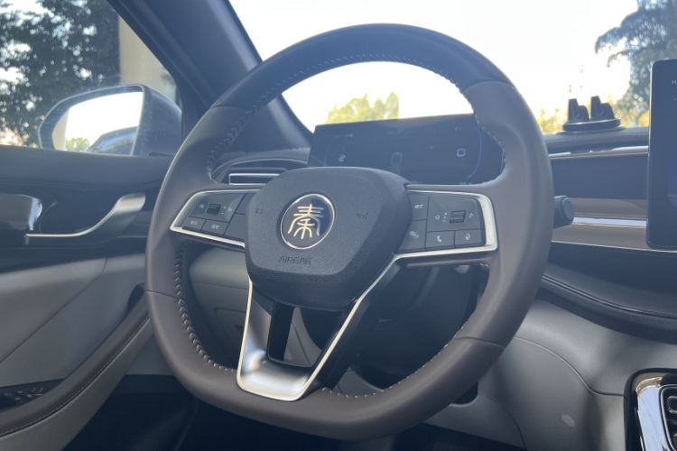 比亚迪 秦PLUS 2024款 荣耀版 DM-i 55KM领先型中控内饰7004