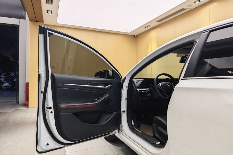 长安 逸动 2020款 PLUS 1.6L GDI 手动豪华型车身外观6004