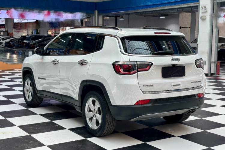 Jeep 指南者 2020款 220T 自动领先版车身外观6003