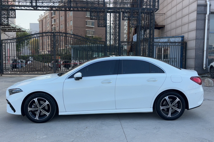 奔驰A级 2025款 A 200 L 时尚型车身外观6006
