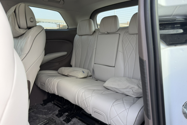 腾势D9 2022款 DM-i 970 四驱尊荣型中控内饰7009