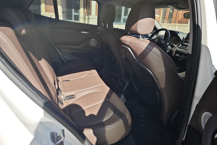 宝马X2 2023款 sDrive25i M运动曜夜版中控内饰7012