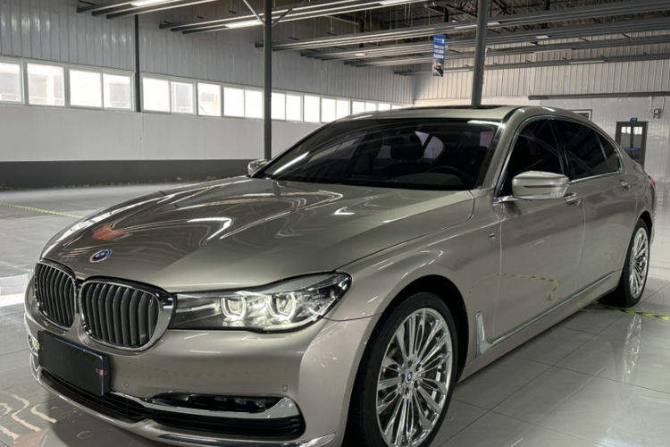 宝马7系 2018款 730Li 领先型 卓越套装车身外观1