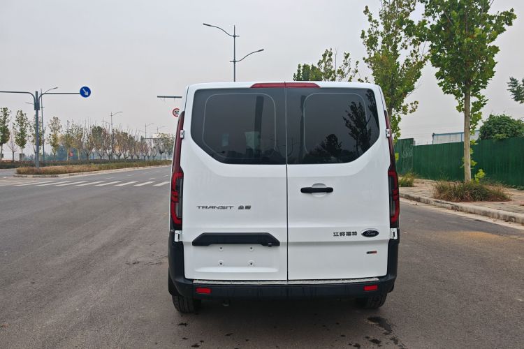 福特 全顺 2023款 2.0T柴油手动多功能商用车中轴低顶5/6座车身外观6004