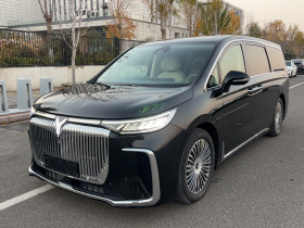 岚图汽车 岚图梦想家 2025款 PHEV 四驱旗舰鲲鹏版