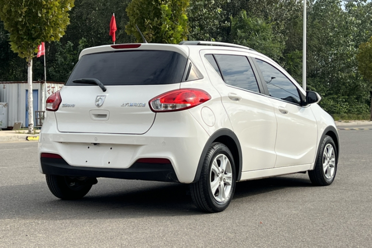 宝骏310 2016款 1.2L 手动豪华型车身外观6008