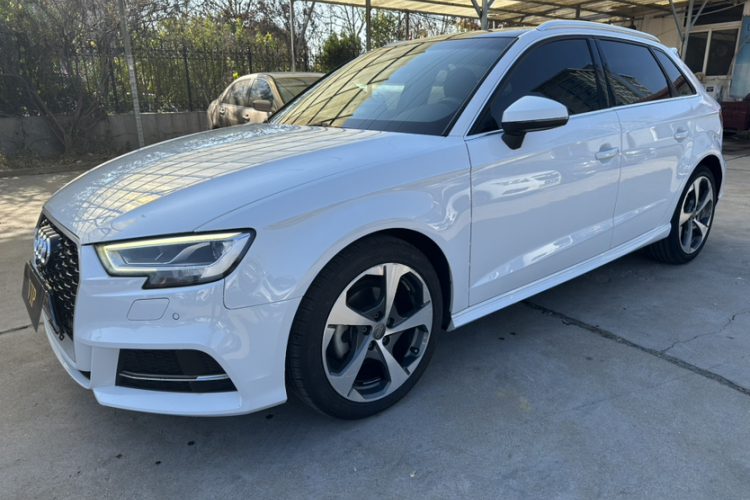 奥迪A3 2017款 Sportback 35 TFSI 运动型车身外观1