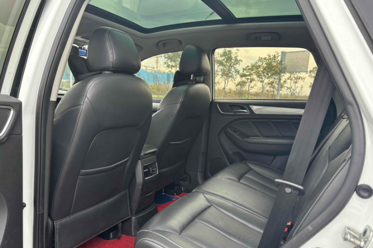 荣威RX5 2019款 20T 两驱自动4G互联铂金版车身外观6005