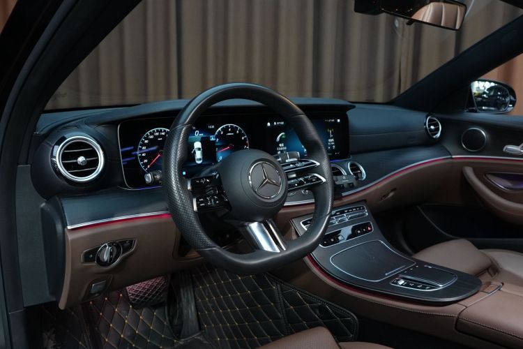 奔驰E级 2021款 改款 E 260 L 运动型中控内饰7003