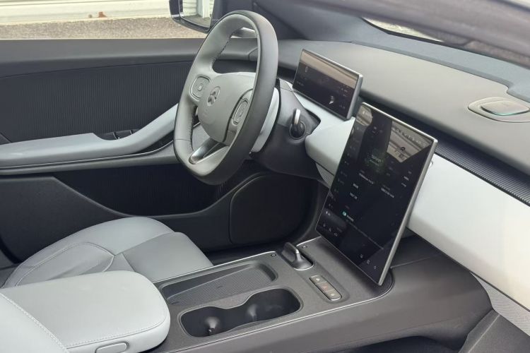 蔚来ET5T 2023款 75kWh Touring中控内饰7010