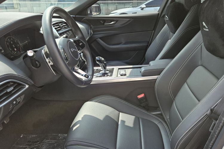 捷豹XEL 2023款 2.0T 250PS R-DYNAMIC S进取运动版中控内饰7001