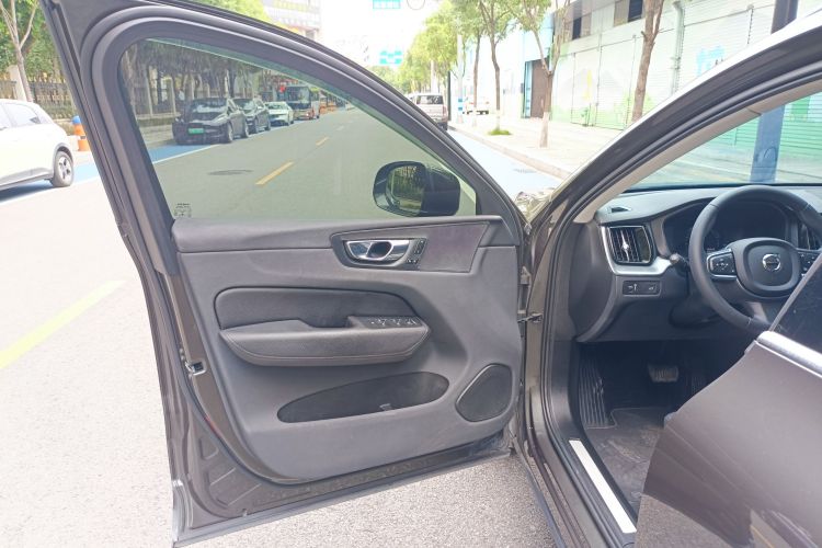 沃尔沃XC60 2019款 T5 四驱智逸版 国VI中控内饰7005