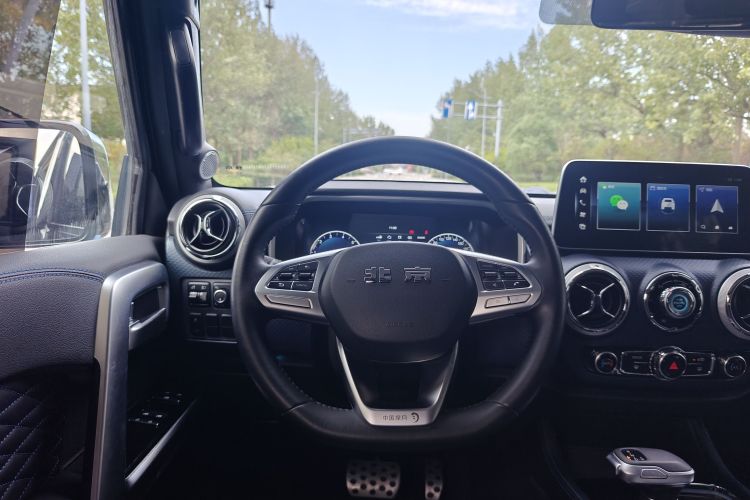 北京BJ40 2023款 2.0T 自动四驱城市猎人版侠客型中控内饰7005