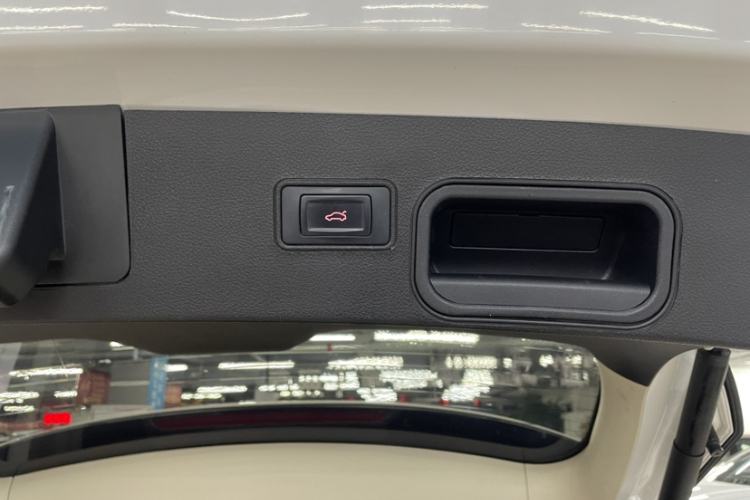 众泰T700 2017款 2.0T 自动旗舰型中控内饰7013