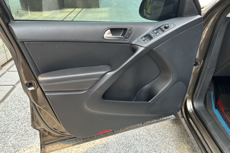 大众 途观 2016款 300TSI 自动两驱风尚版中控内饰7006