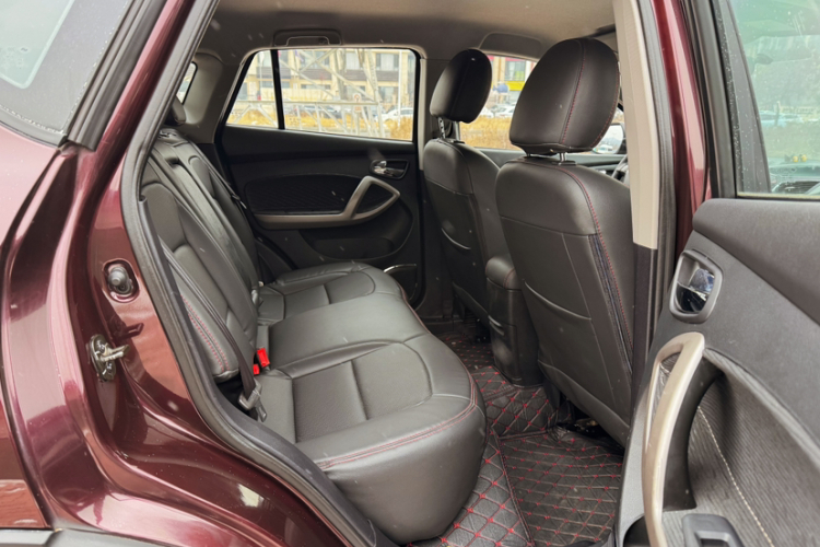 海马S5 2015款 1.6L 手动舒适型中控内饰7004