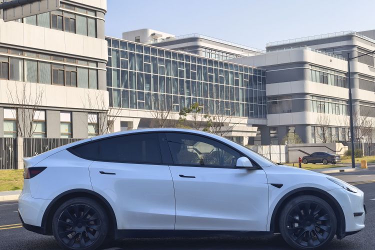 特斯拉 Model Y 2022款 长续航全轮驱动版车身外观6007