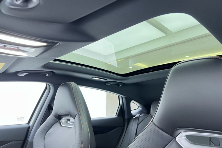 长安UNI-V 2024款 1.5T 尊贵型中控内饰7009