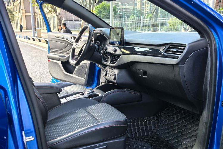 福特 福克斯 2020款 三厢 EcoBoost 180 自动ST Line中控内饰7004