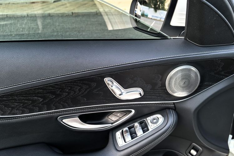 奔驰C级 2018款 C 180 L 时尚型运动版中控内饰7004