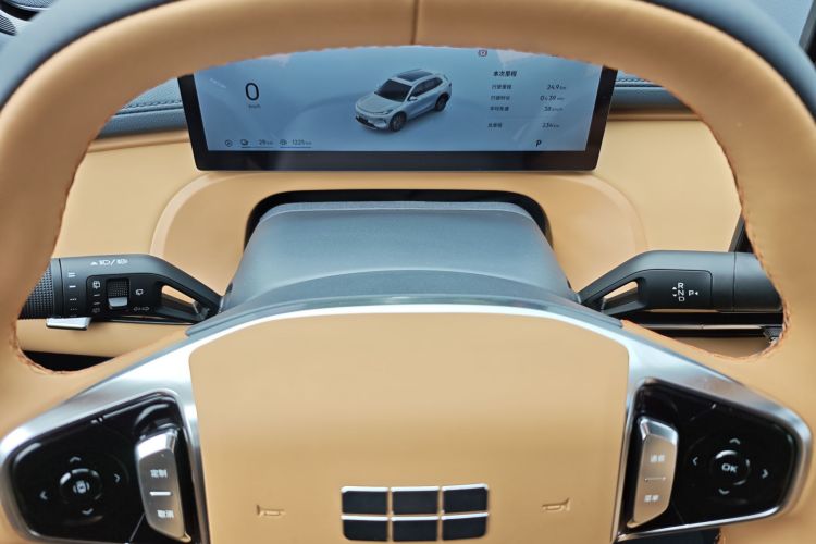 吉利银河 银河星舰7 EM-i 2025款 120km 探索+版中控内饰7008